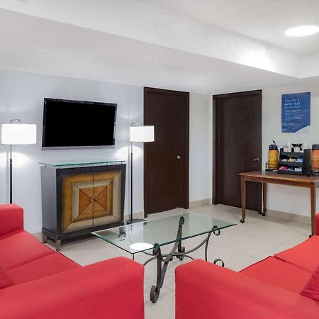 Days Inn By Wyndham Pensacola I-10 Ferry Pass Εξωτερικό φωτογραφία