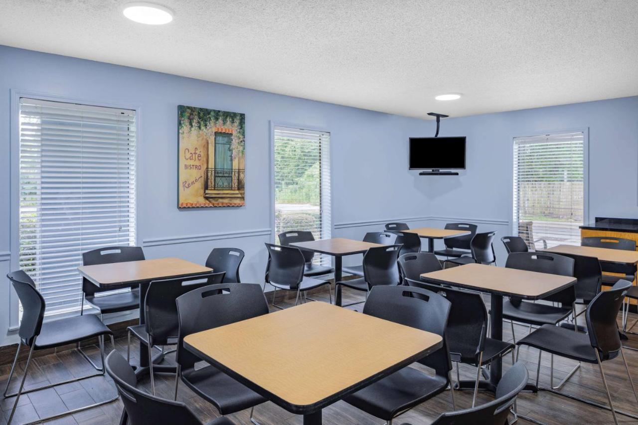 Days Inn By Wyndham Pensacola I-10 Ferry Pass Εξωτερικό φωτογραφία