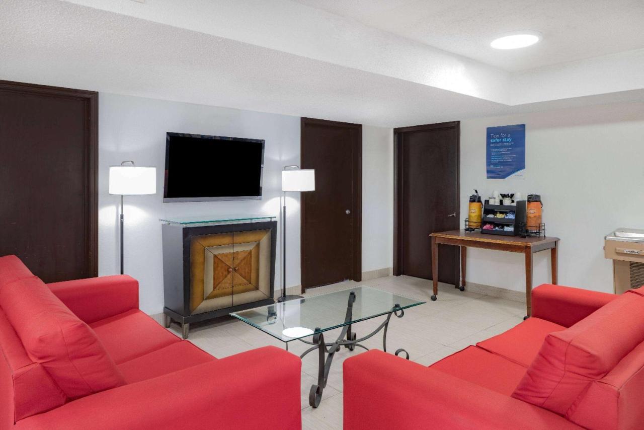 Days Inn By Wyndham Pensacola I-10 Ferry Pass Εξωτερικό φωτογραφία