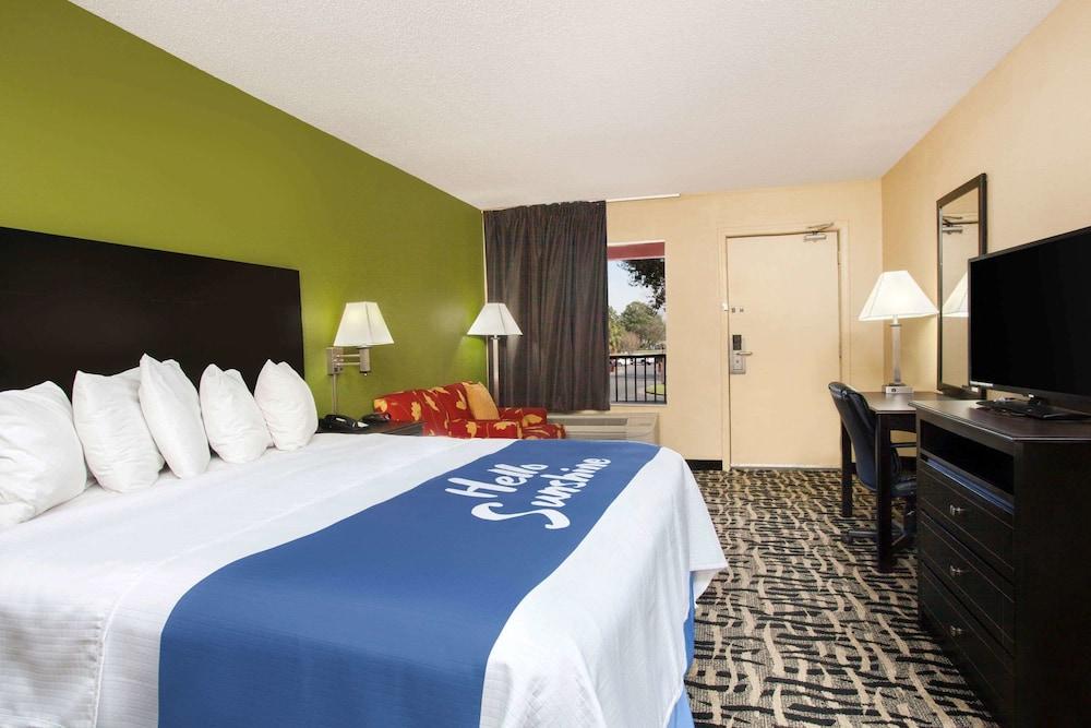 Days Inn By Wyndham Pensacola I-10 Ferry Pass Εξωτερικό φωτογραφία